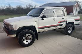 TOYOTA Hilux (N60) 1987 - 1993